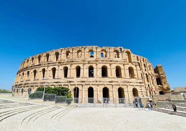 'El Jem est un témoignage exceptionnel de l'architecture romaine, notamment celle des monuments construits à des fins de spectacle, en Afrique.
